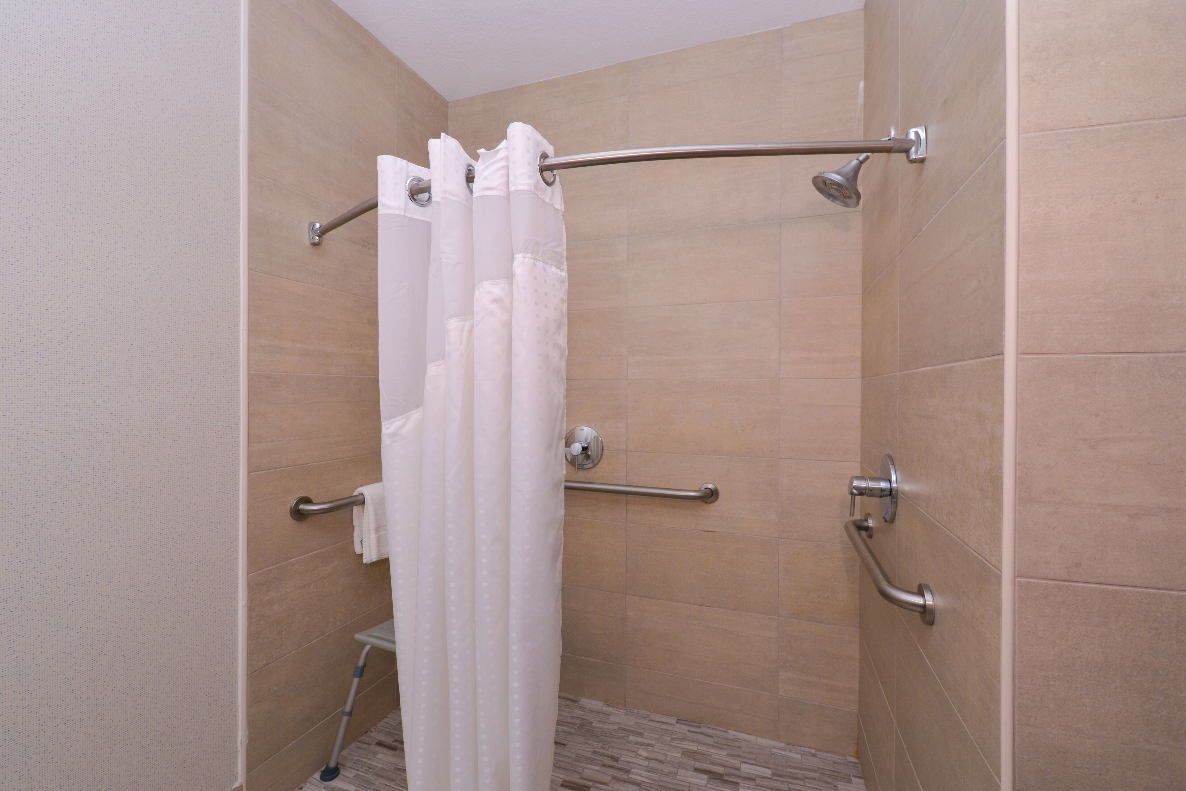 combined shower/bathtub, free toiletries, hair dryer, towels