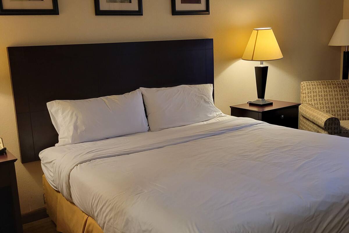 desk, iron/ironing board, free wifi, bed sheets