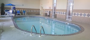 Piscine intérieure et extérieure