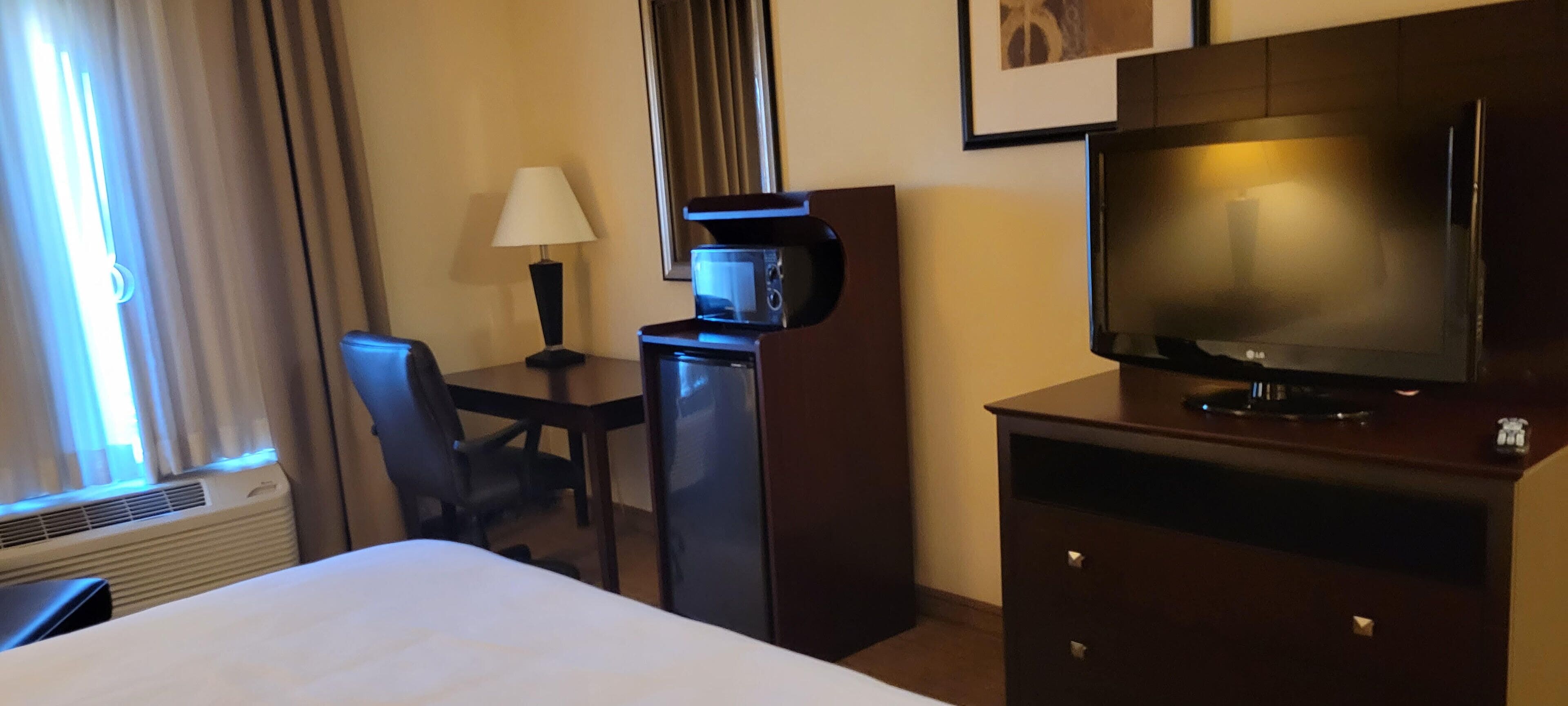 king wheel chair accessible roll in shower | desk, iron/ironing board, free wifi, bed sheets