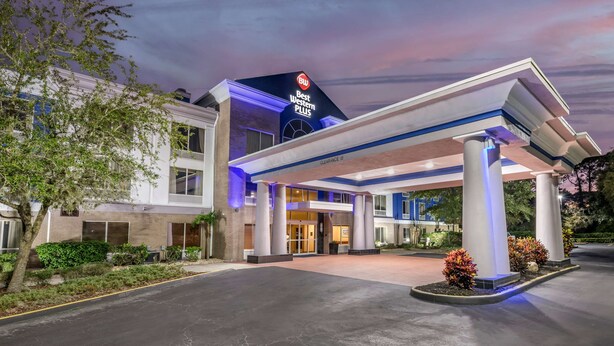 A hotel entrance with a covered area, columns, and a sign reading "Best Western Plus". - BW Plus Flagler Beach Area Inn & Suites (Palm Coast)