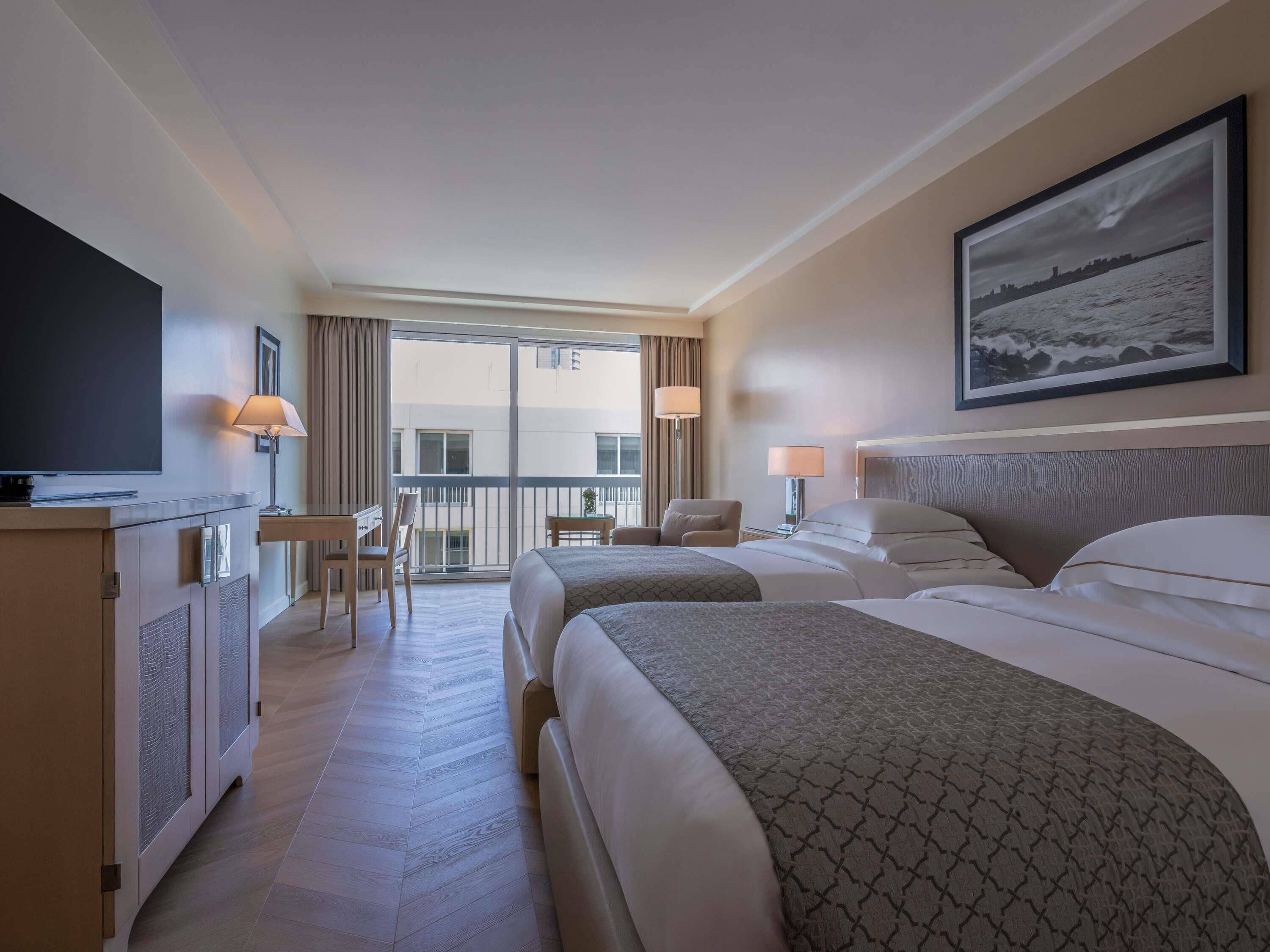 Quarto duplo clássico, 2 camas de solteiro | 1 quarto, frigobar, cofres nos quartos, escrivaninha