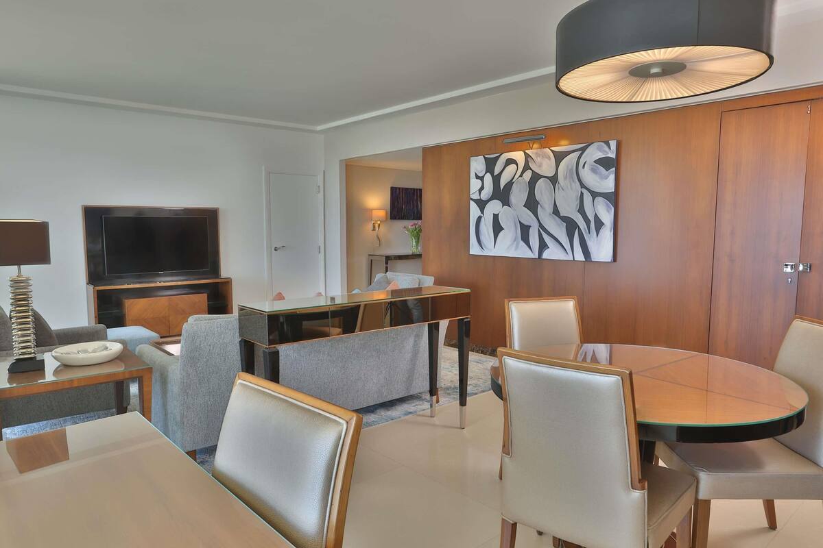 Suite, 1 King Bed, Sea View (Diplomatic) | 1 bedroom, minibar, in-room safe, desk