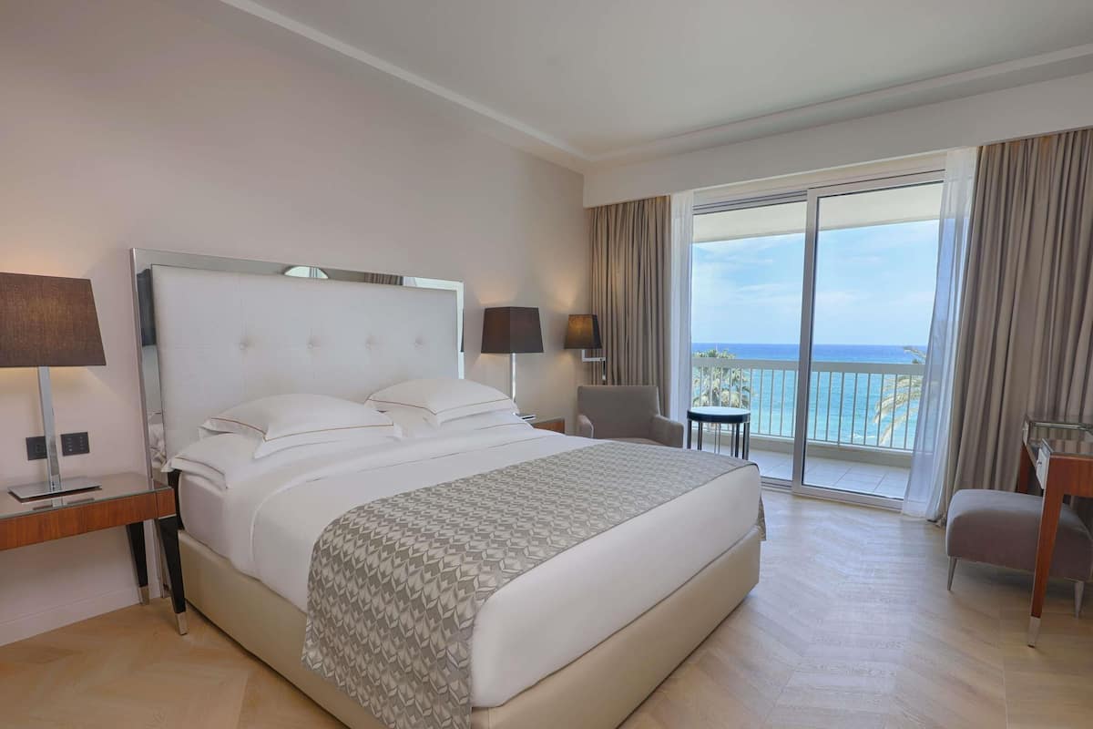 Suite, 1 cama King size, vista al mar (Diplomatic) | 1 habitación, minibar, caja de seguridad en la habitación y escritorio