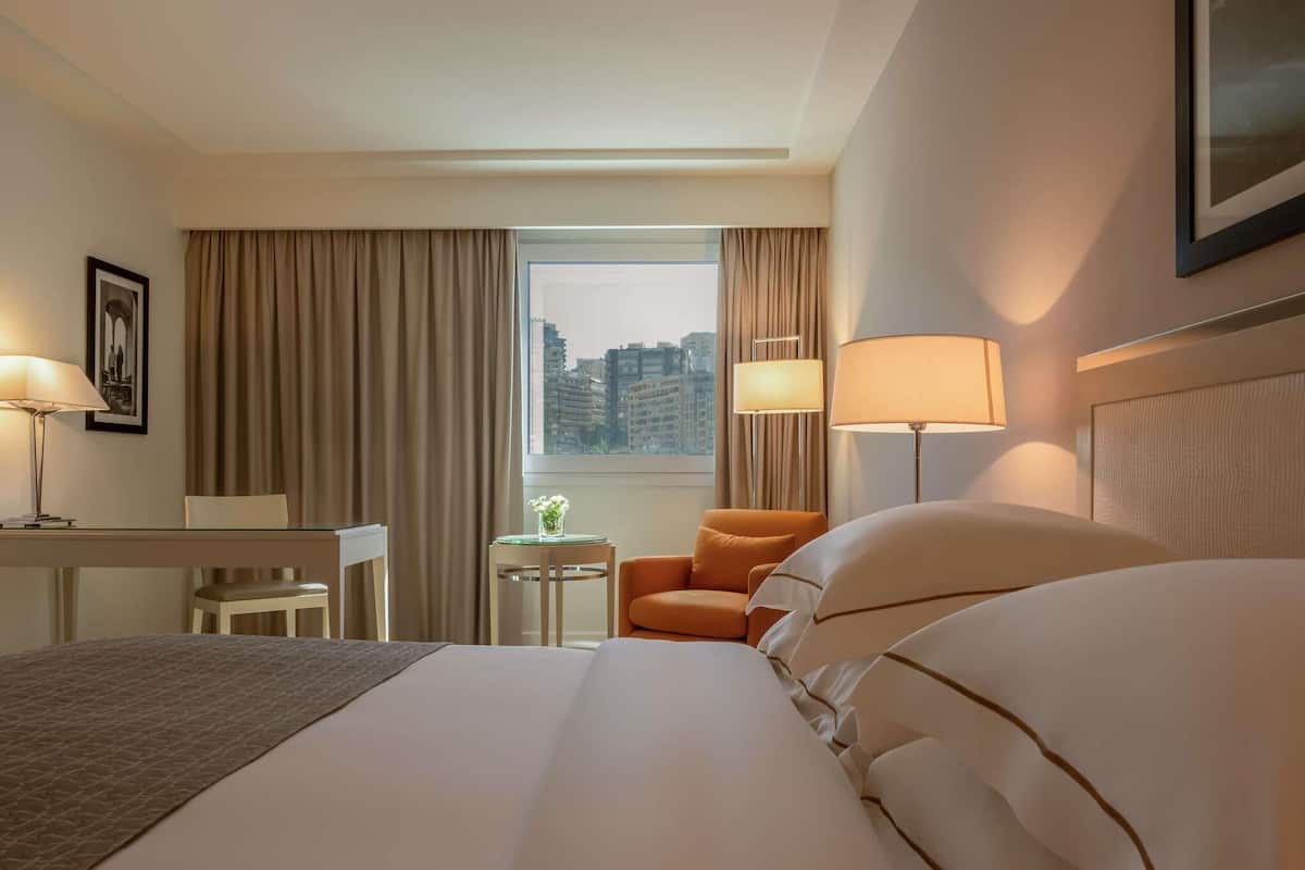 1 chambre, minibar, coffres-forts dans les chambres, bureau