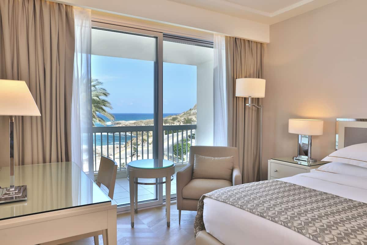 Deluxe Room, 1 King Bed, Sea View | 1 bedroom, minibar, in-room safe, desk