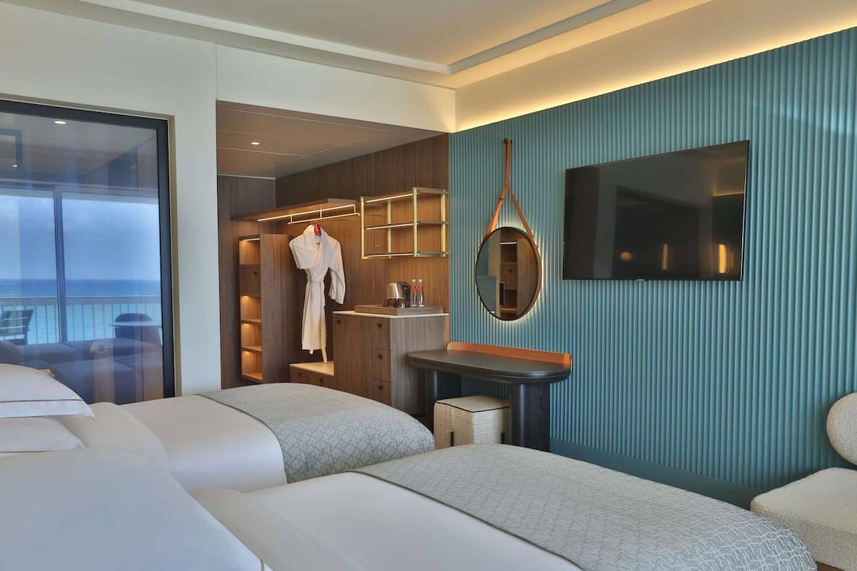 Executive Twin Room, 2 Twin Beds, Sea View | 1 bedroom, minibar, in-room safe, desk