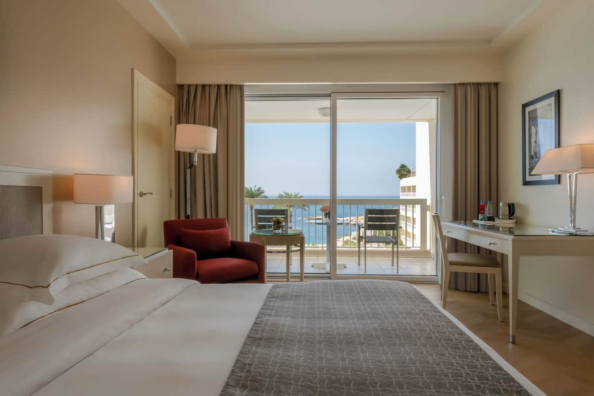 Deluxe Room, 1 King Bed, Sea View | 1 bedroom, minibar, in-room safe, desk
