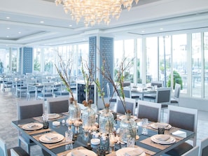 2 restaurants, breakfast served - Mövenpick Hotel Beirut (Beirut)