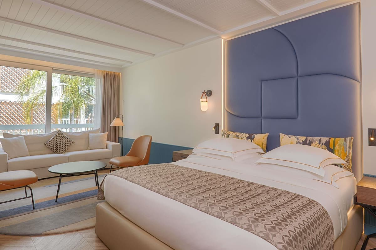 Executive Room, 1 King Bed, Garden View | 1 Schlafzimmer, Minibar, Zimmersafe, Schreibtisch
