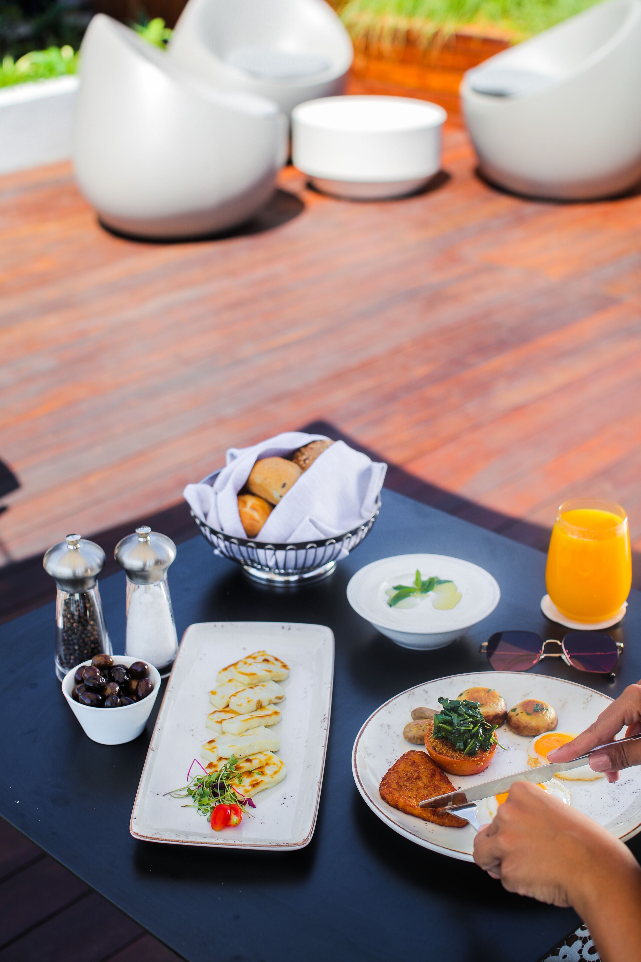 daily buffet breakfast (usd 20 per person)