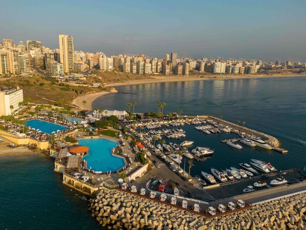 Exterior - Mövenpick Hotel Beirut (Beirut)