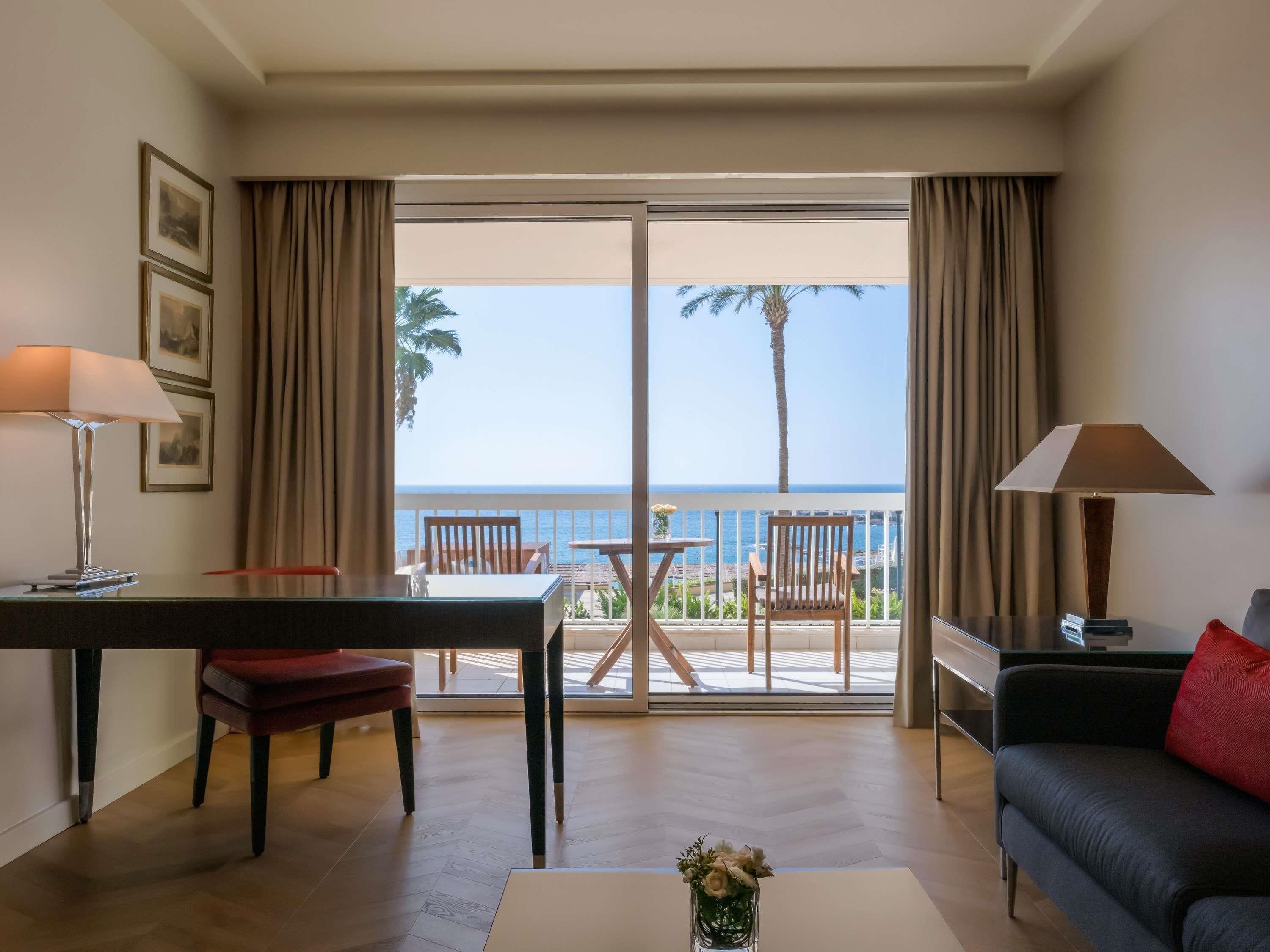 Executive Suite, 1 Katil Raja (King), Sea View | 1 bilik tidur, bar mini, peti besi dalam bilik, meja 