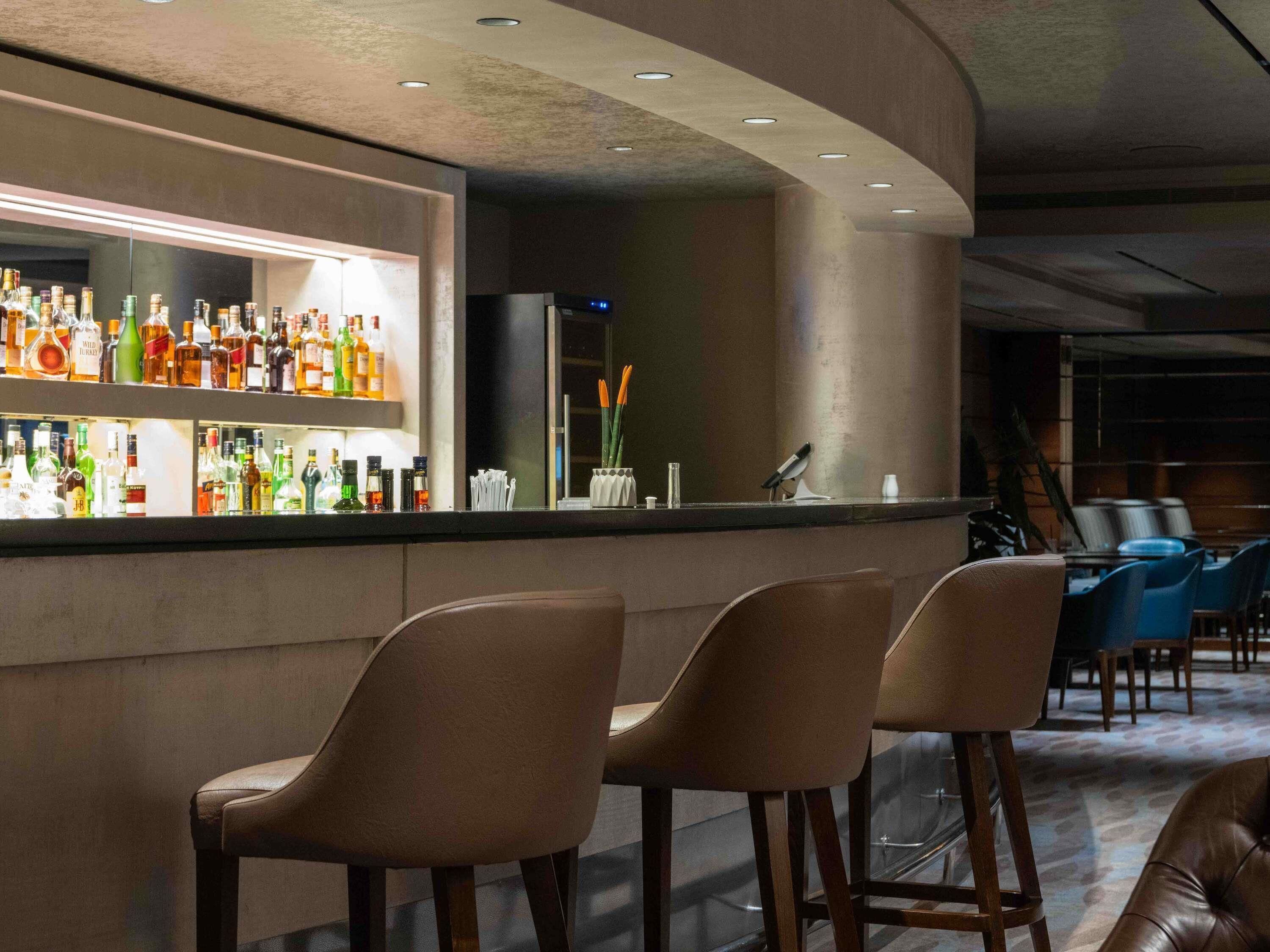 Bar (trong khuôn viên)