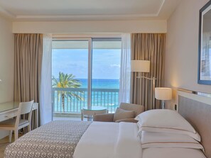 Habitación ejecutiva, 1 cama King size, vista al mar | 1 habitación, minibar, caja de seguridad en la habitación y escritorio 