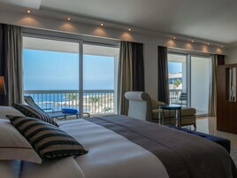 Suite, 1 cama de matrimonio grande, vistas al mar (Ambassador) | 1 dormitorio, minibar, caja fuerte y escritorio