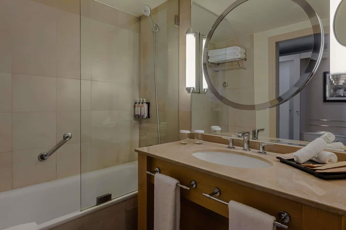 1 habitación, minibar, caja de seguridad en la habitación y escritorio