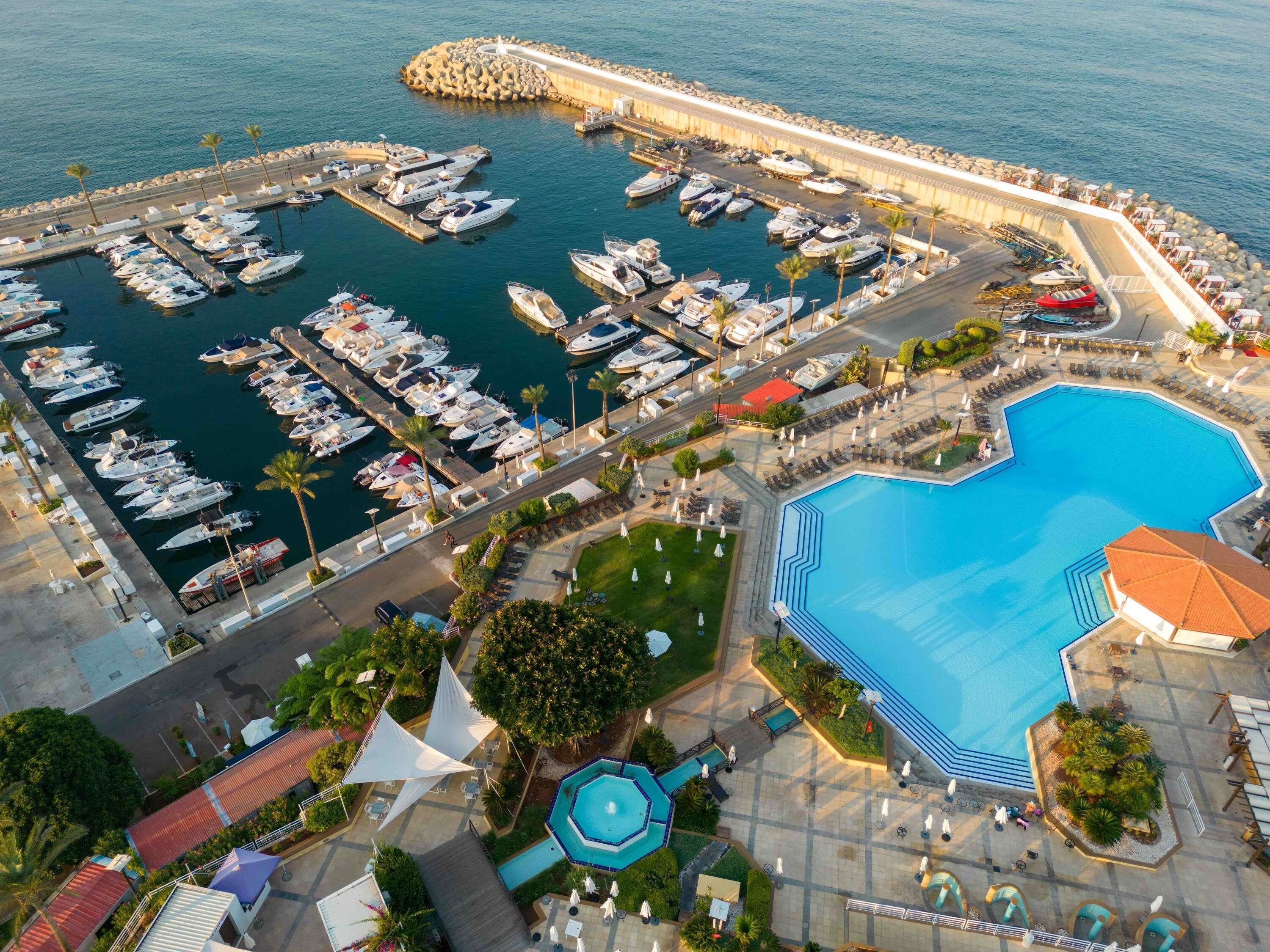 Indoor pool, 3 outdoor pools, sun loungers