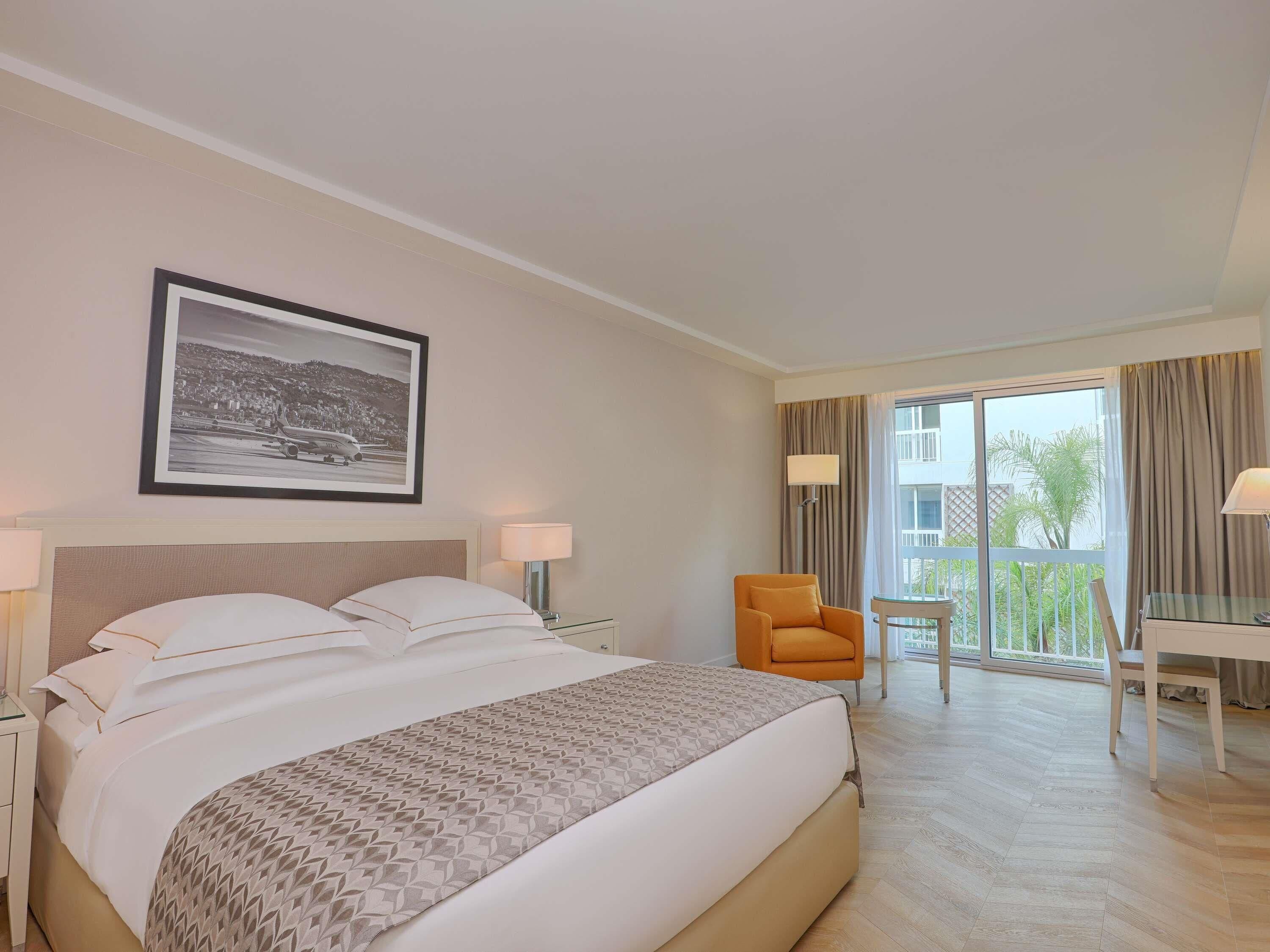 行政客房, 1 张特大床 | 1 多间卧室、迷你吧、客房内保险箱、办公桌