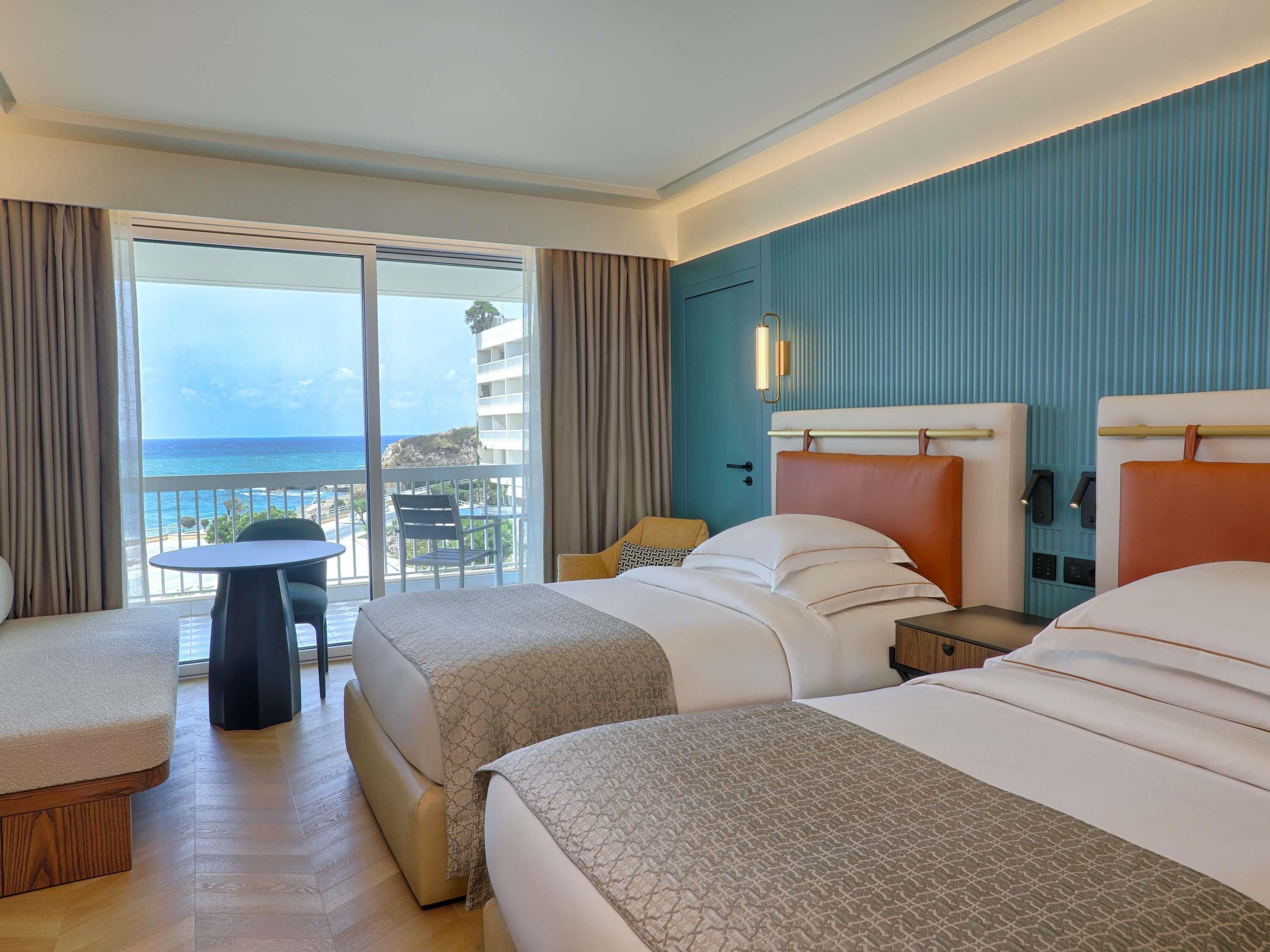 Executive Twin Room, 2 Twin Beds, Sea View | 1 bedroom, minibar, in-room safe, desk