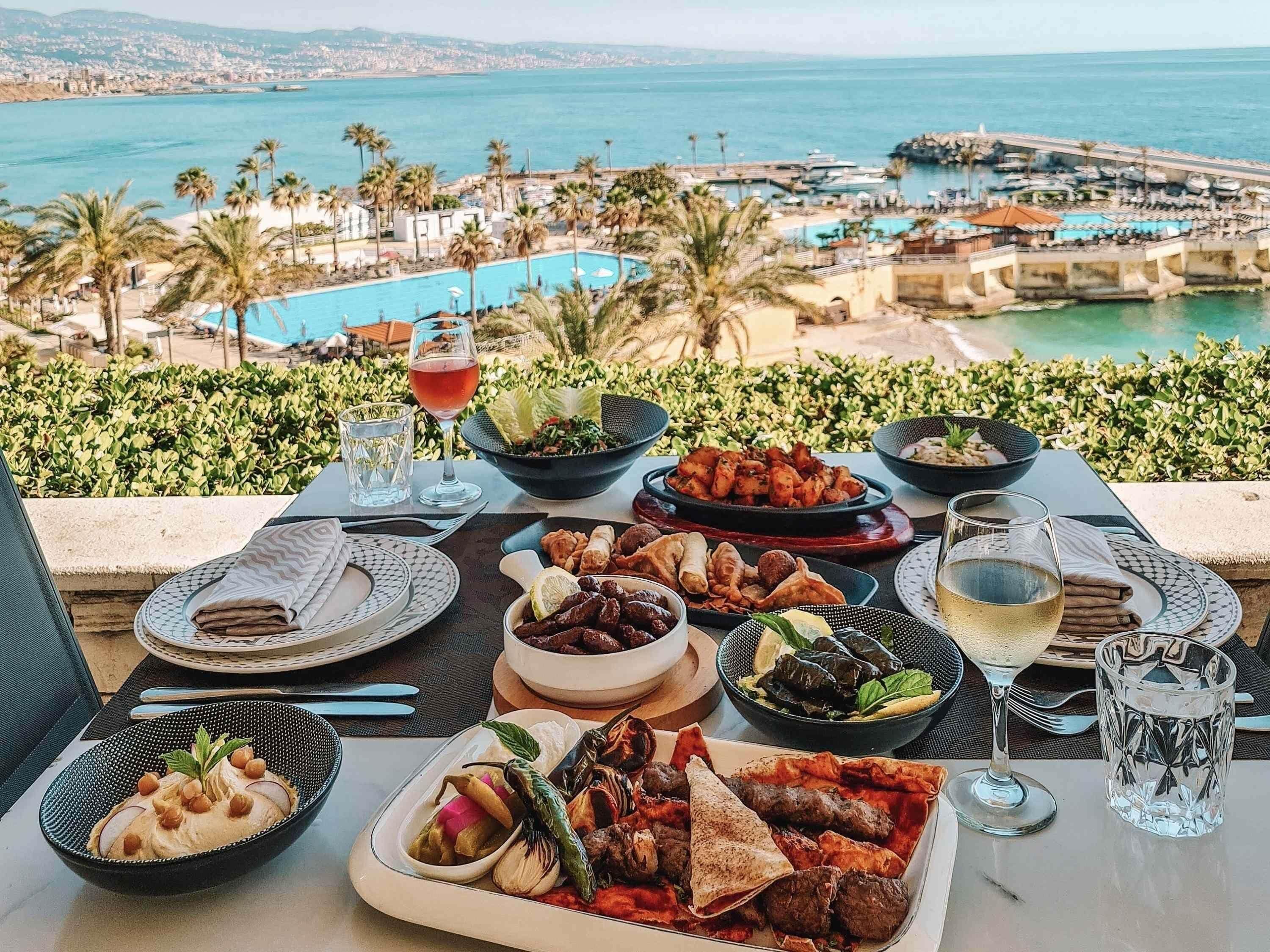 2 restauranter, frokost serveres