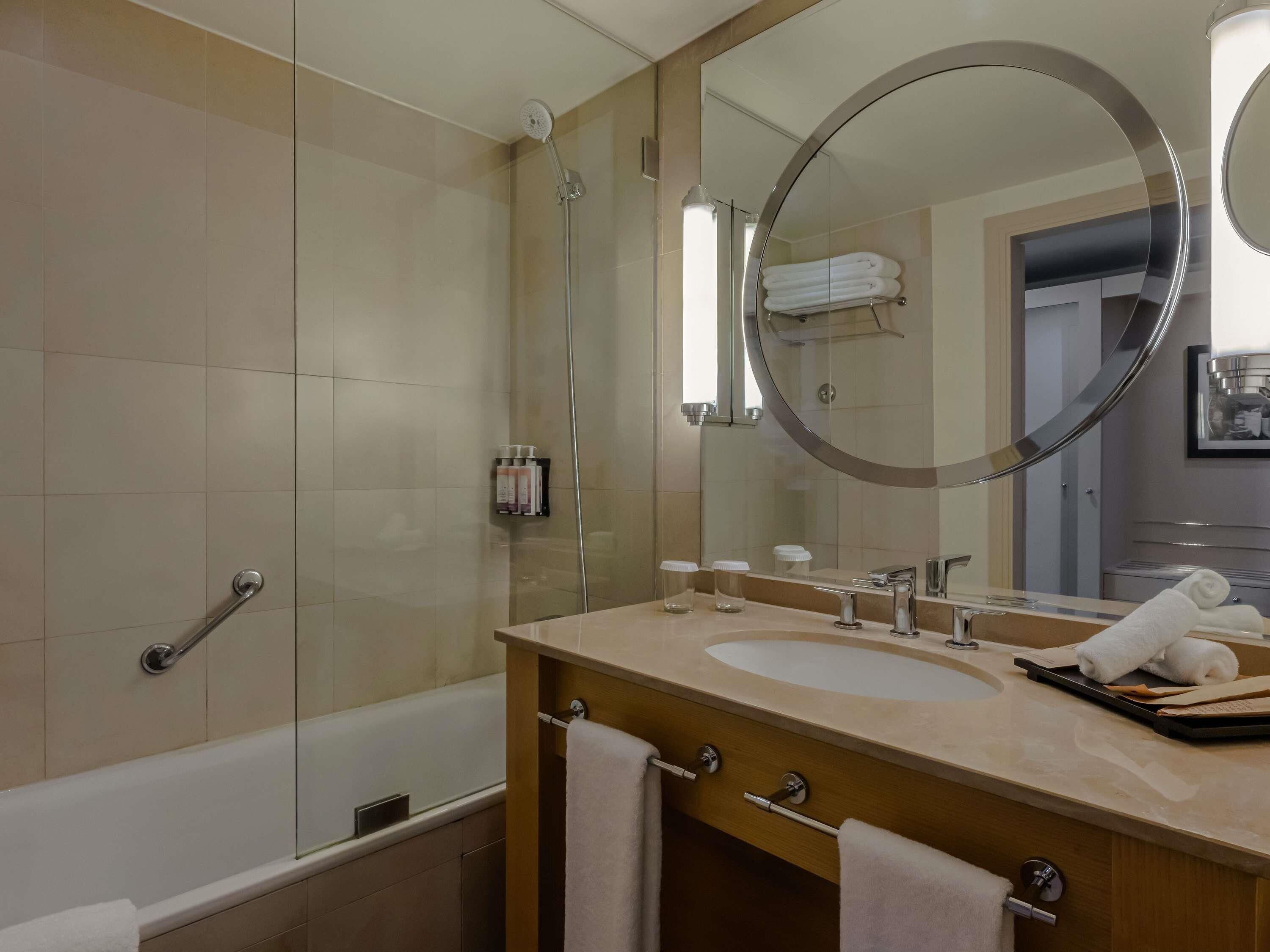 1 chambre, minibar, coffres-forts dans les chambres, bureau