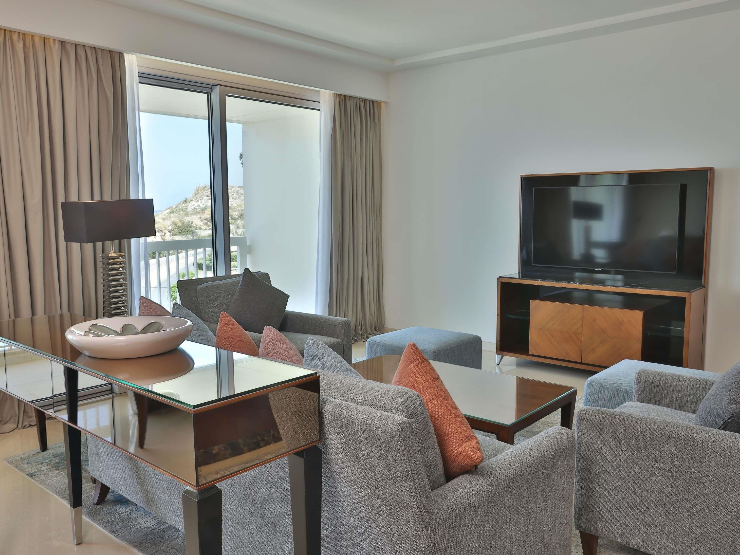 Suite, 1 King Bed, Sea View (Diplomatic) | 1 bedroom, minibar, in-room safe, desk