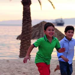 Bãi biển riêng, lặn có bình dưỡng khí, lướt ván, bóng chuyền