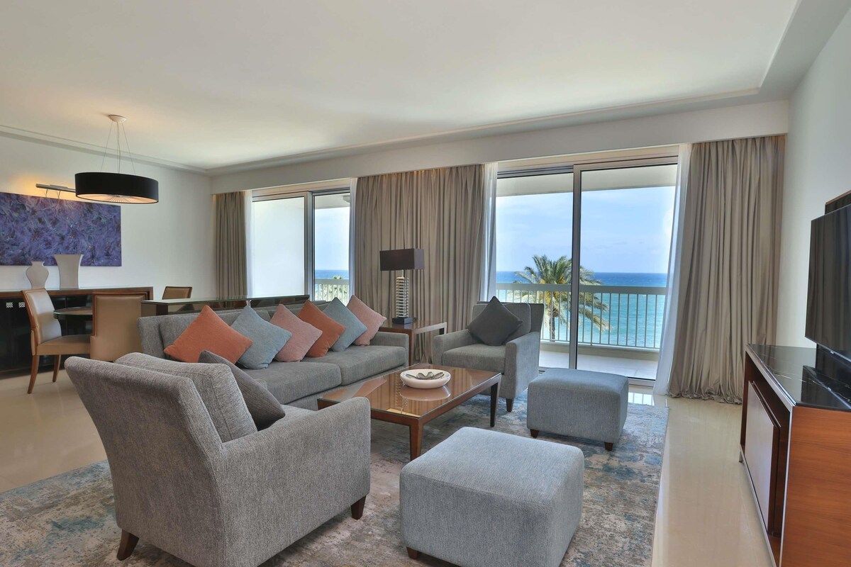 Suite, 1 King Bed, Sea View (Diplomatic) | 1 bedroom, minibar, in-room safe, desk