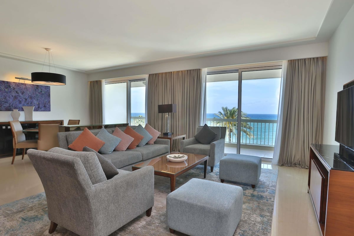 Suite, 1 King Bed, Sea View (Diplomatic) | 1 bedroom, minibar, in-room safe, desk