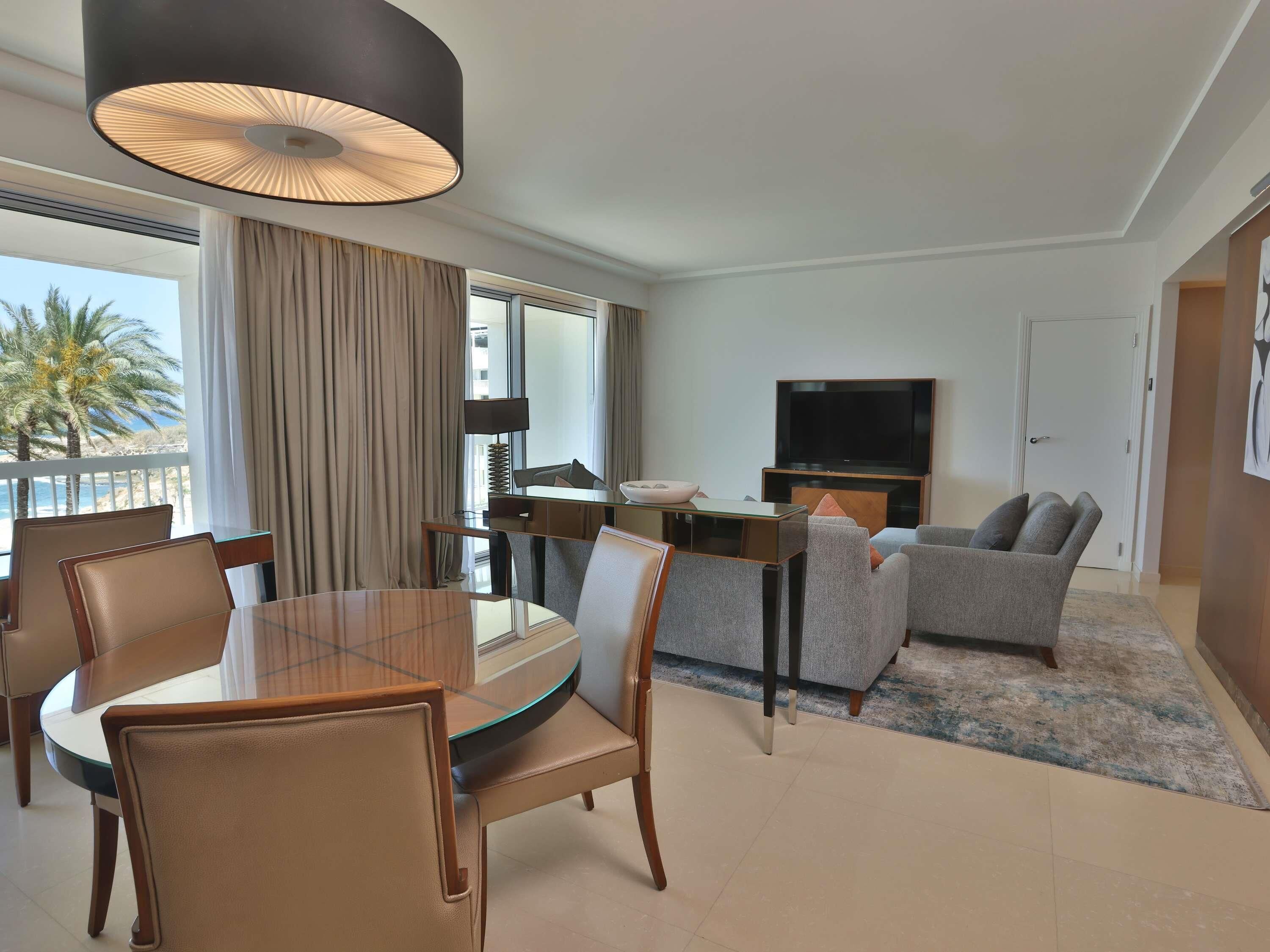 Suite, 1 King-Bett, Meerblick (Diplomatic) | 1 Schlafzimmer, Minibar, Zimmersafe, Schreibtisch