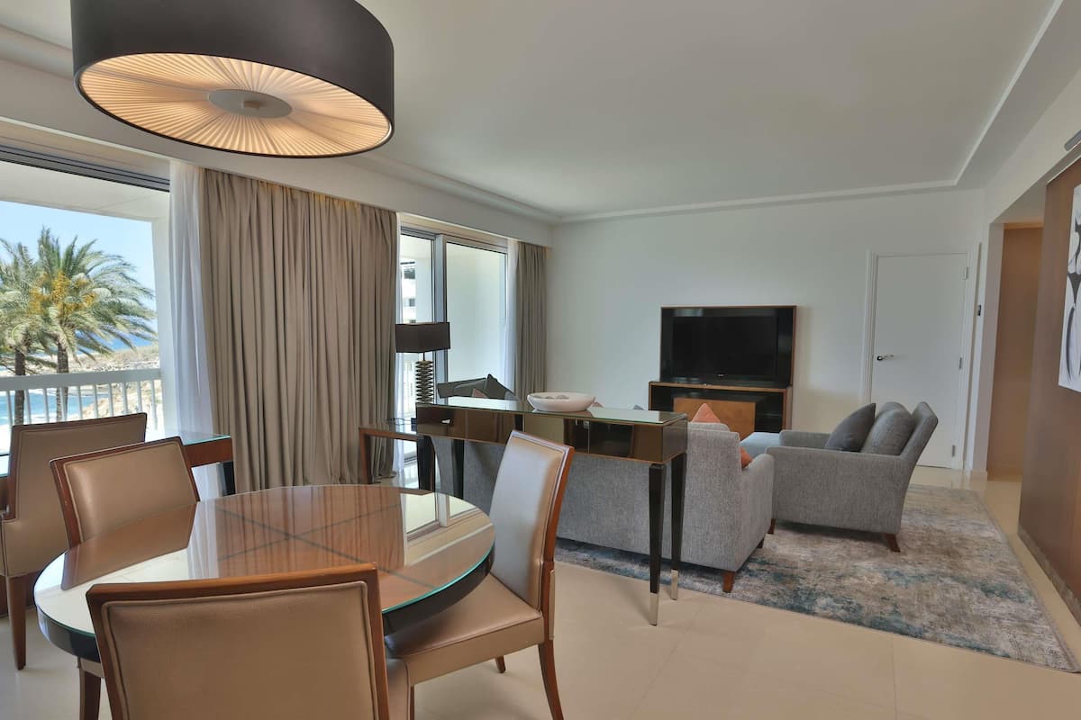 Suite, 1 King-Bett, Meerblick (Diplomatic) | 1 Schlafzimmer, Minibar, Zimmersafe, Schreibtisch