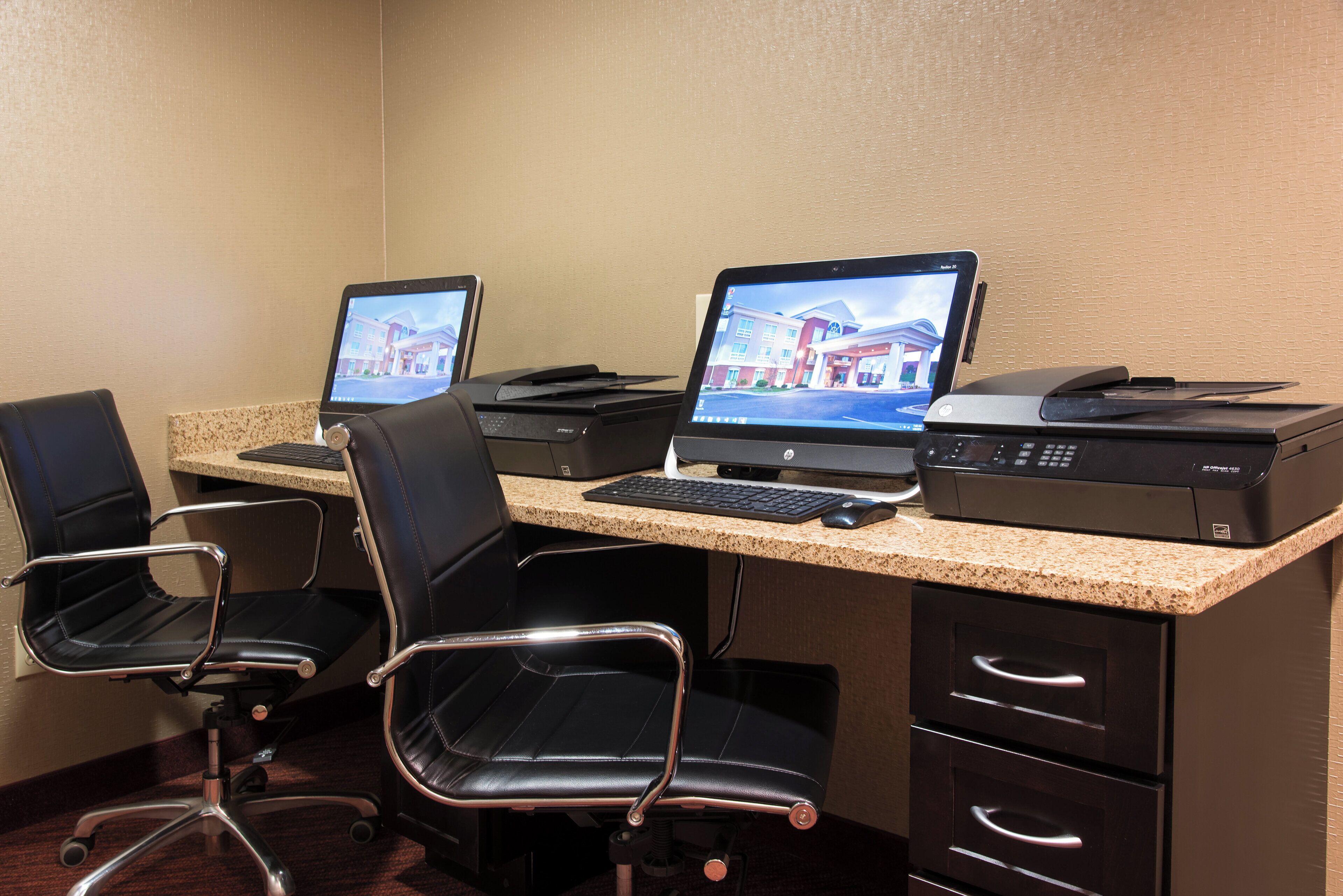 Photo - Holiday Inn Express Hotel & Suites Grand Rapids-North by IHG
