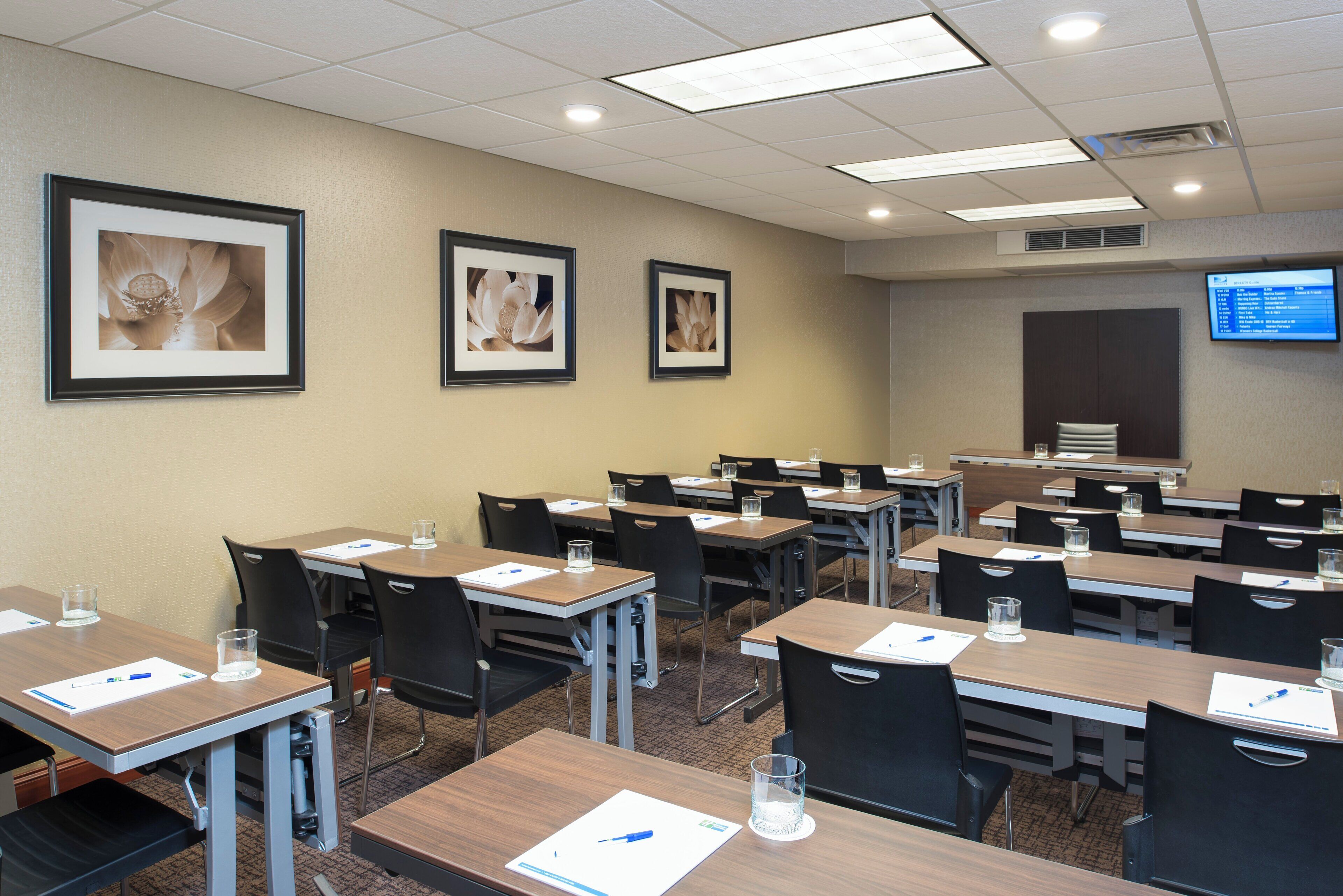 Photo - Holiday Inn Express Hotel & Suites Grand Rapids-North by IHG