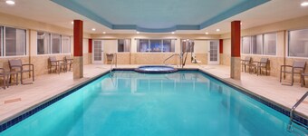 ฮอลิเดย์ อินน์ เอ็กซ์เพรส โรงแรม แอนด์ สวีทส์ แกรนด์แรพิดส์-นอร์ท บาย IHG