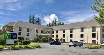 Holiday Inn Express Hotel & Suites Great Barrington, an IHG Hotel