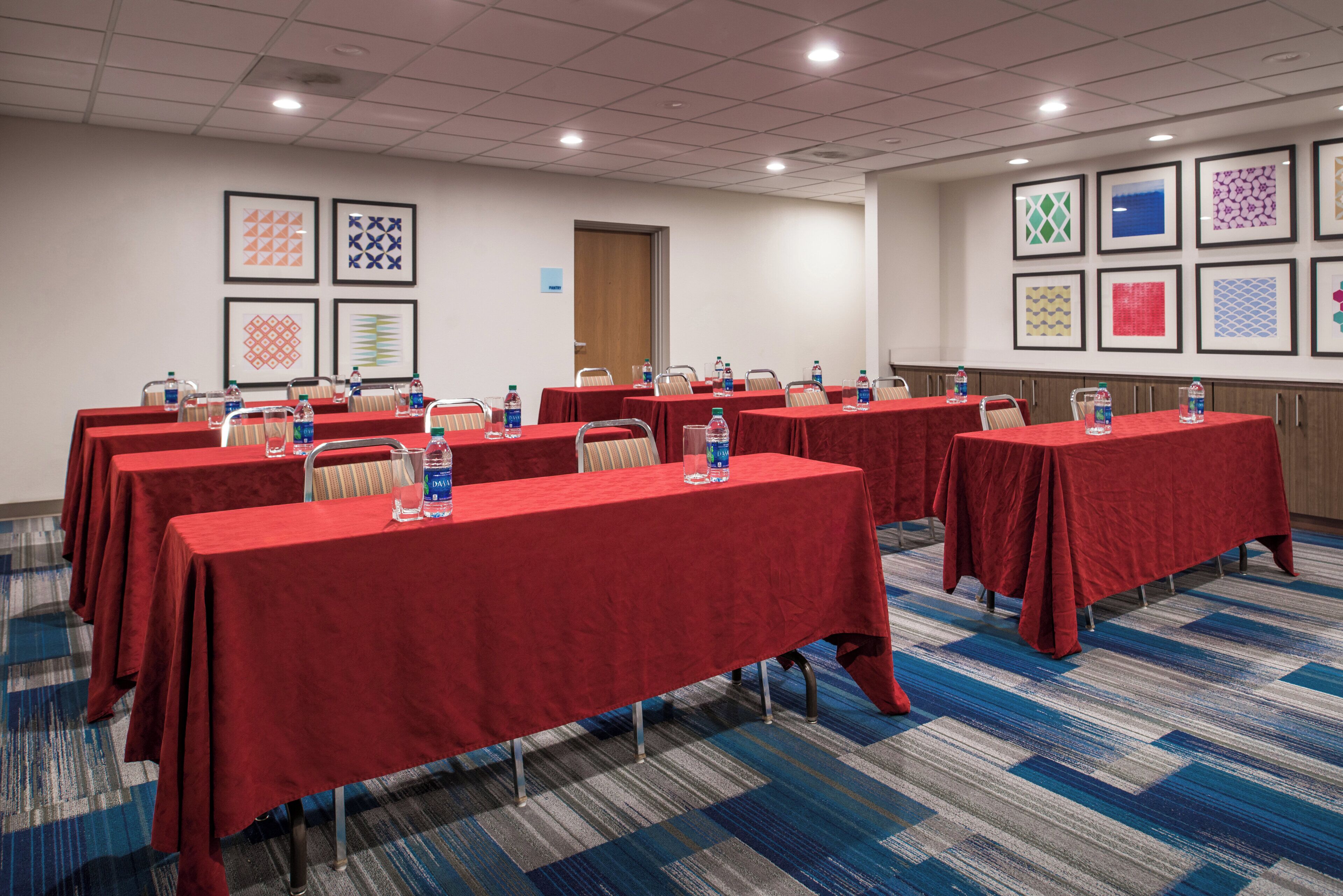 Photo - Holiday Inn Express Hotel & Suites Tampa-Anderson Rd/Veteran by IHG