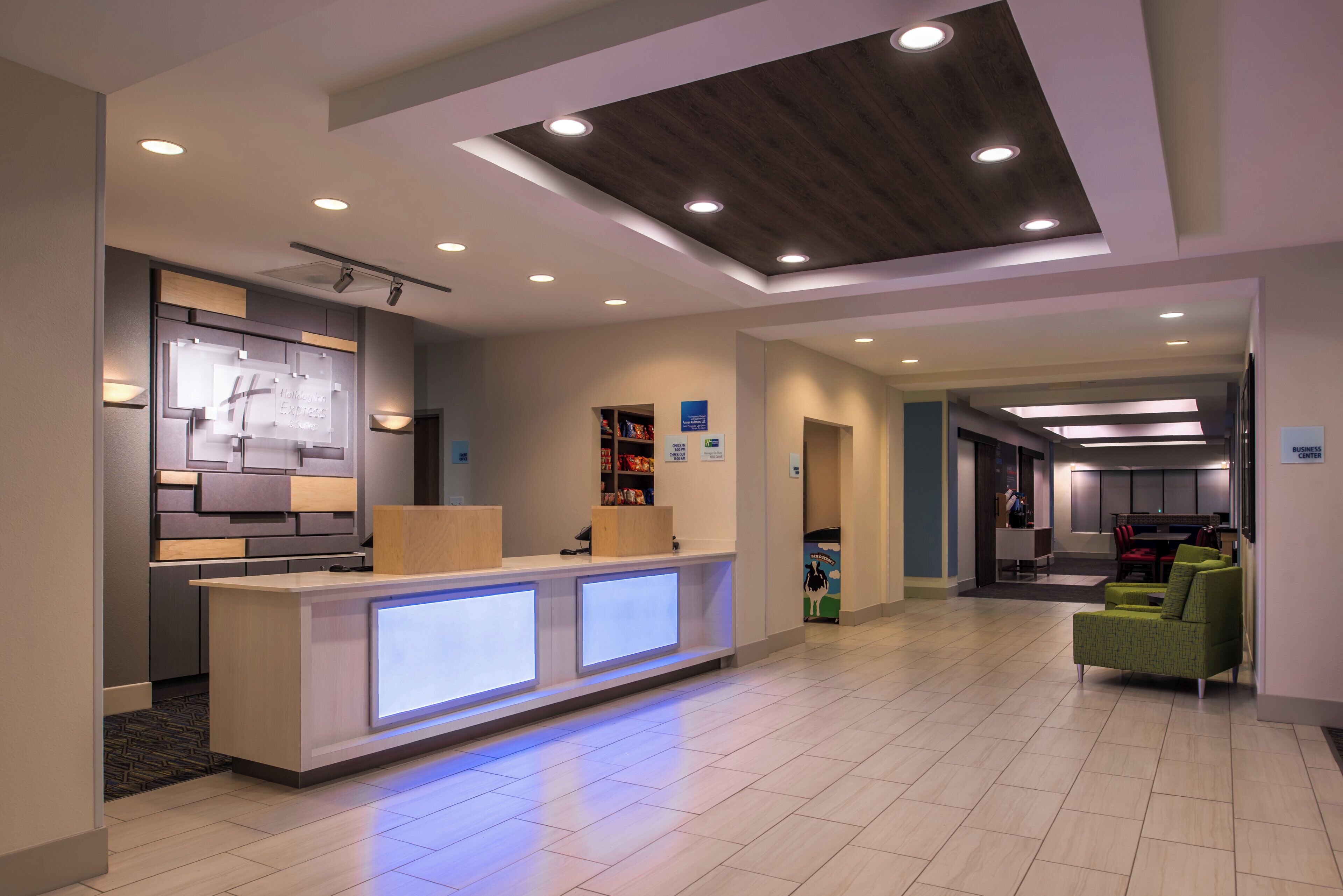 Photo - Holiday Inn Express Hotel & Suites Tampa-Anderson Rd/Veteran by IHG