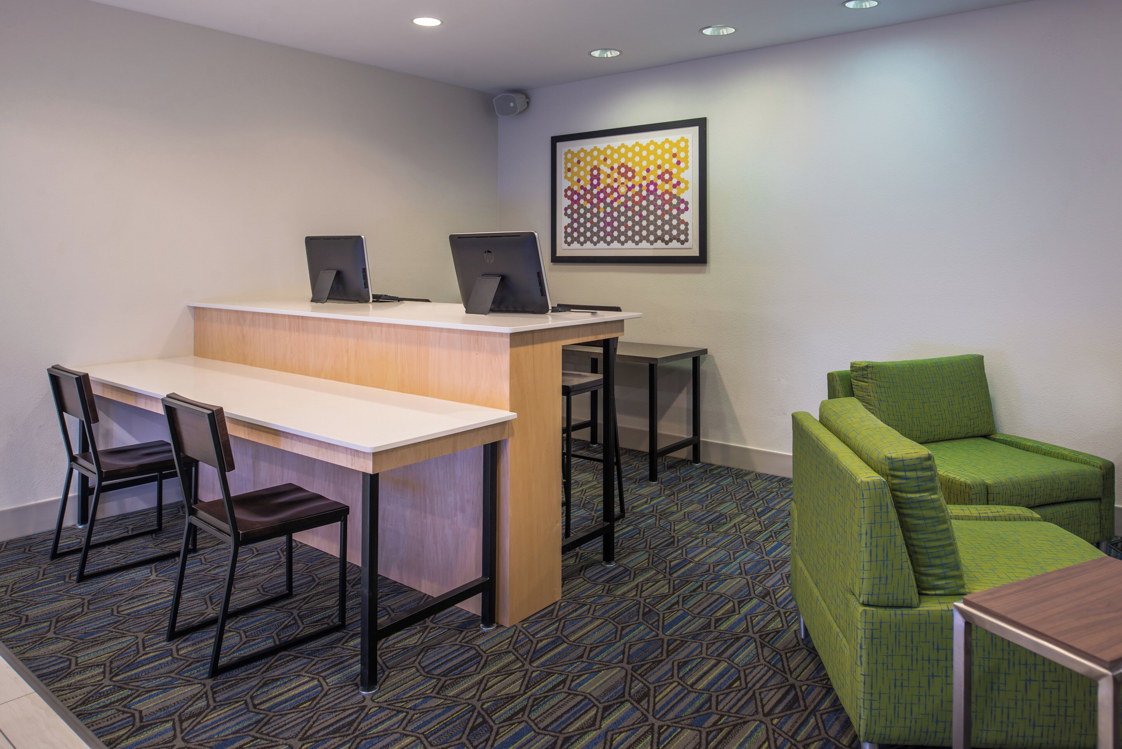 Photo - Holiday Inn Express Hotel & Suites Tampa-Anderson Rd/Veteran by IHG