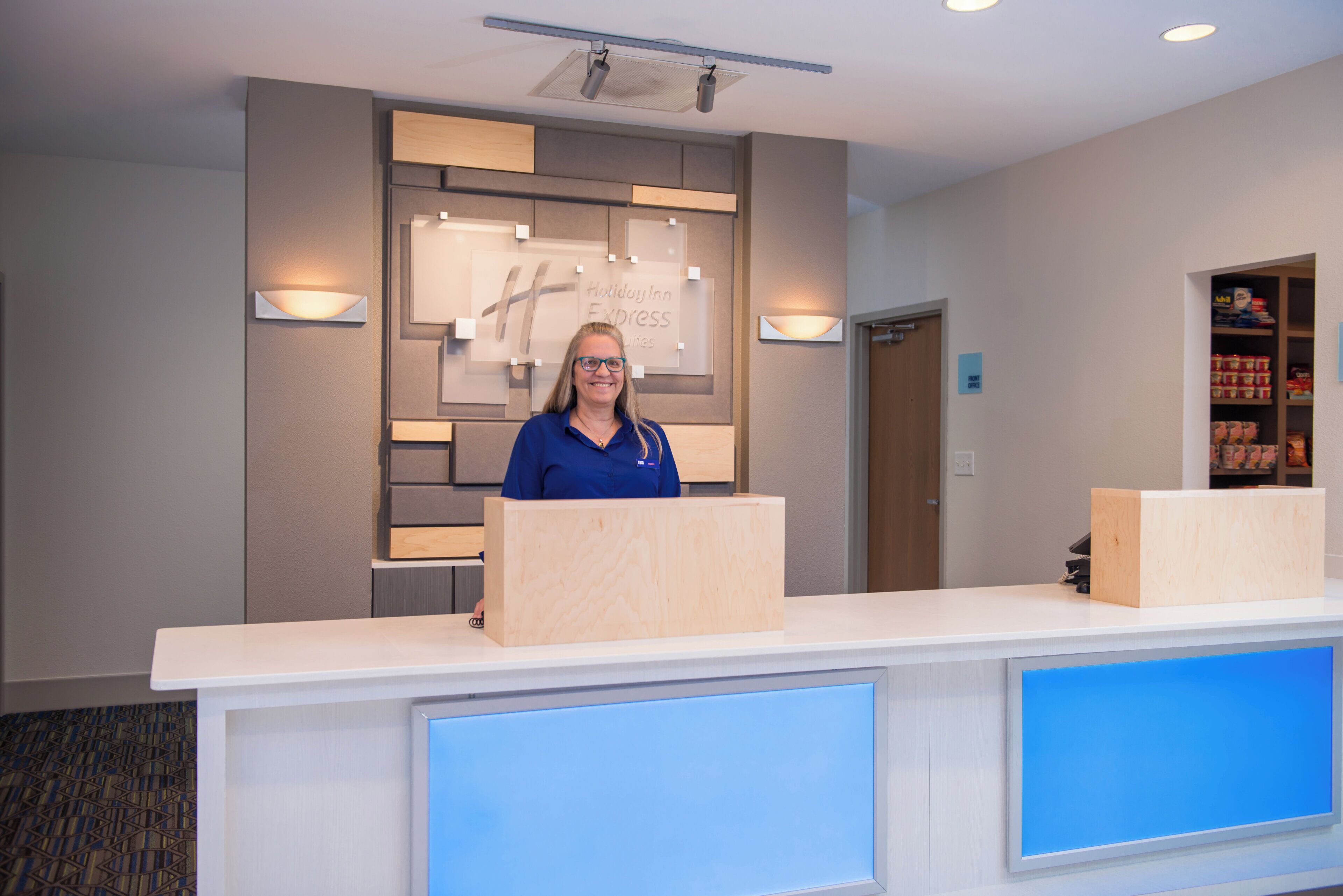Photo - Holiday Inn Express Hotel & Suites Tampa-Anderson Rd/Veteran by IHG