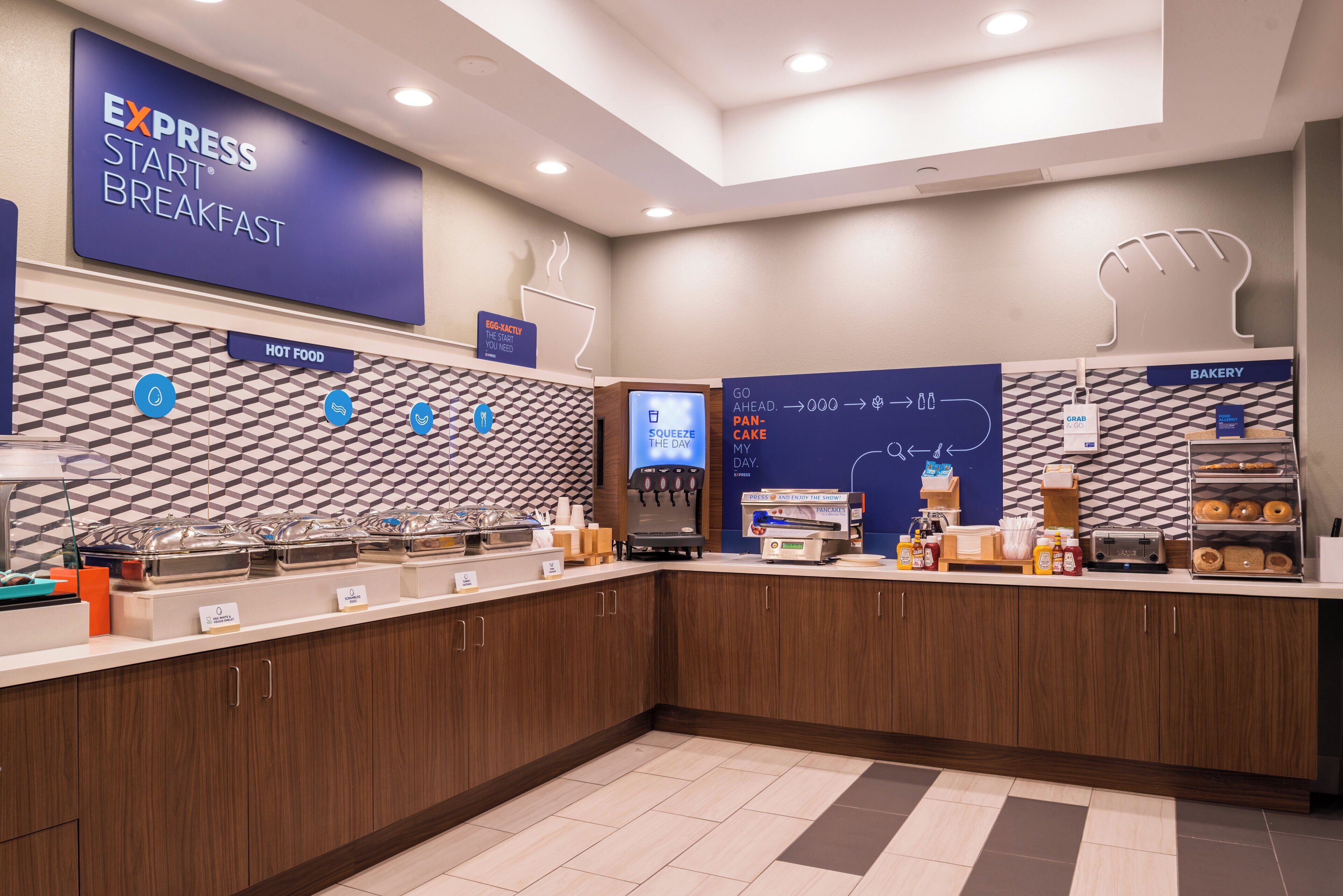 Photo - Holiday Inn Express Hotel & Suites Tampa-Anderson Rd/Veteran by IHG
