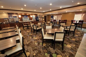 Free daily buffet breakfast - Holiday Inn Express Hotel & Suites Grand Forks by IHG (Grand Forks)