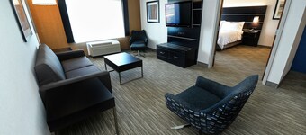 ฮอลิเดย์ อินน์ เอ็กซ์เพรส โรงแรม แอนด์ สวีทส์ แกรนด์ ฟอร์คส์ บาย IHG