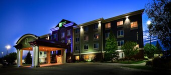 Holiday Inn Express Hotel & Suites Grand Forks by IHG