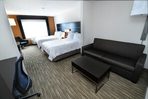 Desk, blackout drapes, iron/ironing board, free cribs/infant beds - Holiday Inn Express Hotel & Suites Grand Forks by IHG (Grand Forks)