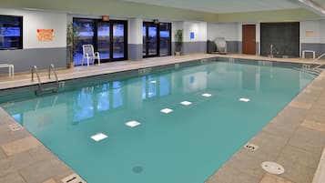 Indoor pool, sun loungers
