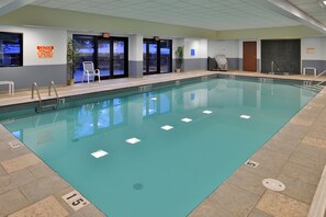 Indoor pool, sun loungers