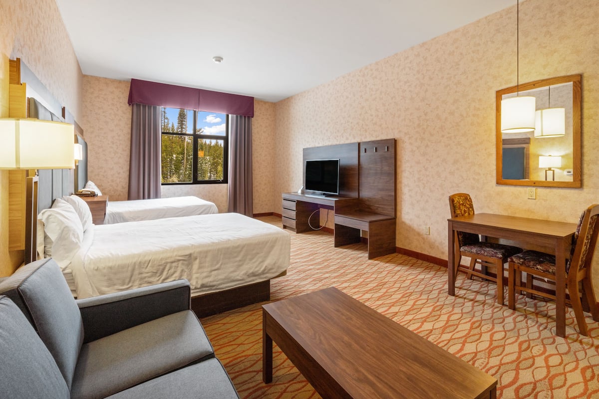 Mountain View Suite, 2 Queen Beds & Sofa Pull-Out | Down comforters, desk, laptop workspace, blackout drapes