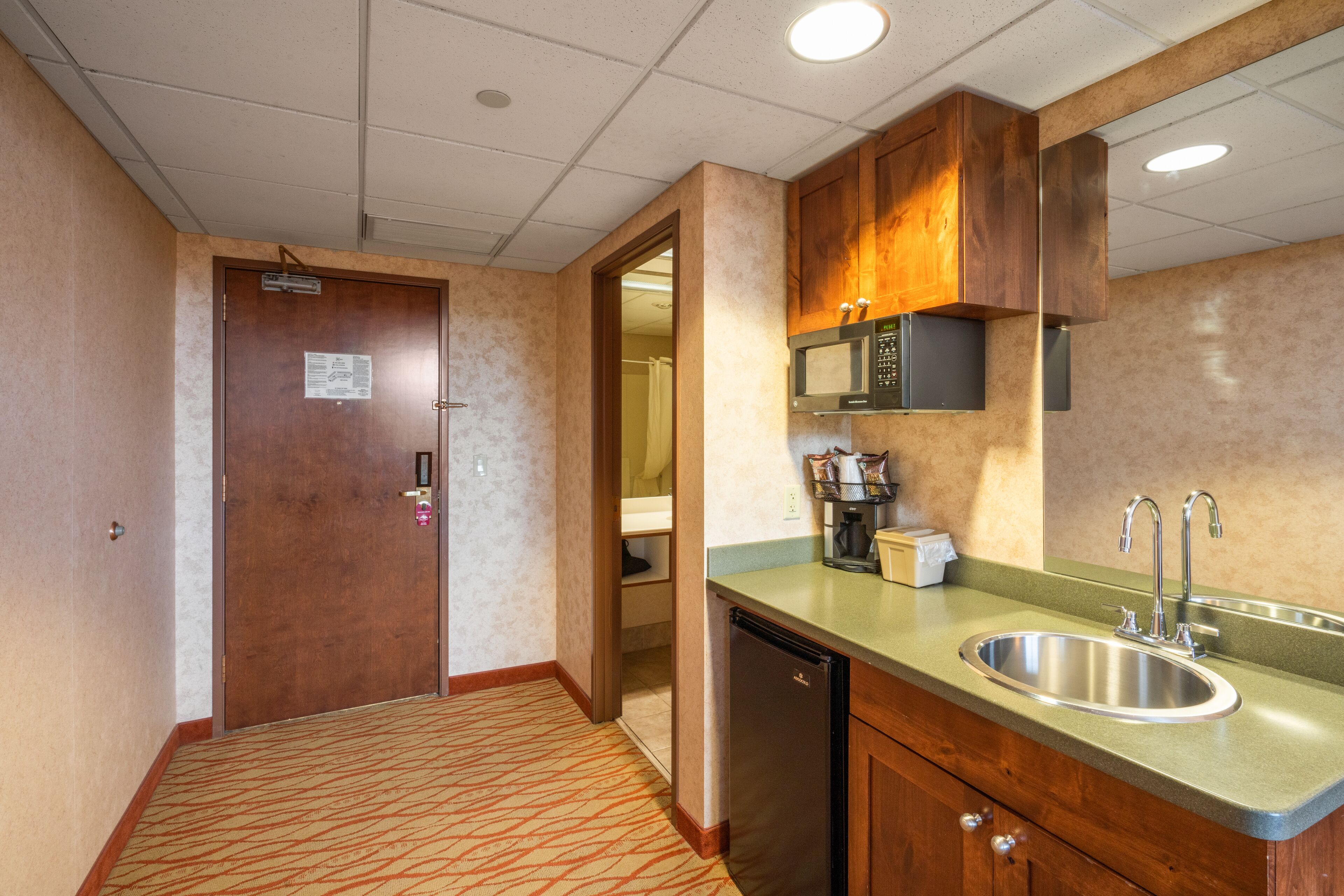 single king valley view | living area | 49-inch led tv with cable channels, tv