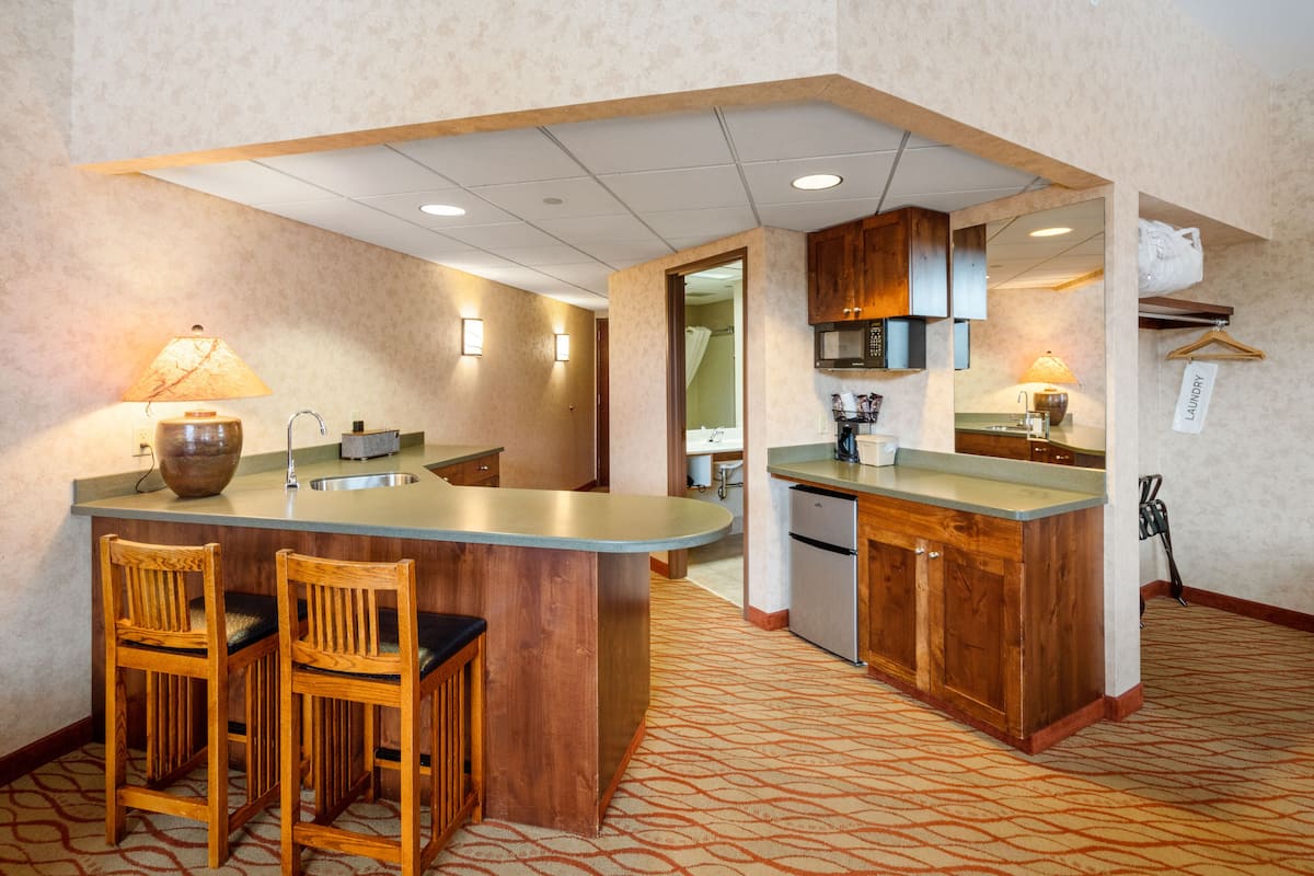 master suite | living area | 49-inch led tv with cable channels, tv